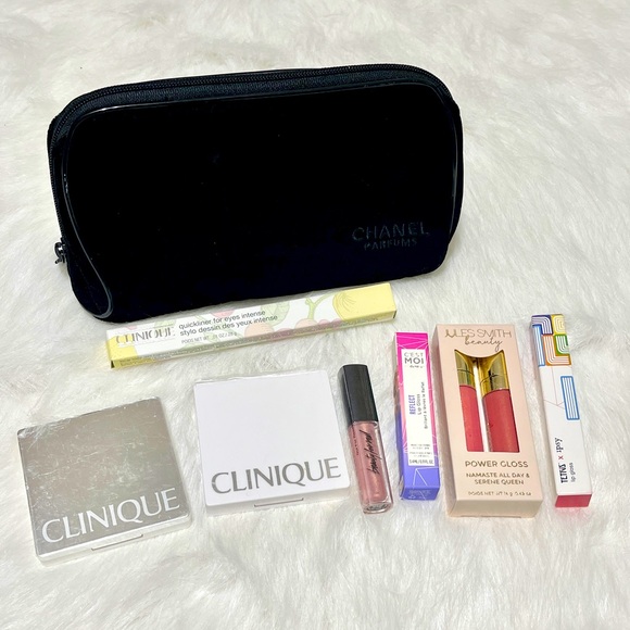 CHANEL make up bag and make up variety - Picture 1 of 5